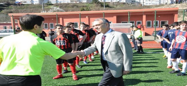 Başkan Çimenoğlu, okullar arası futbol turnuvasını izledi